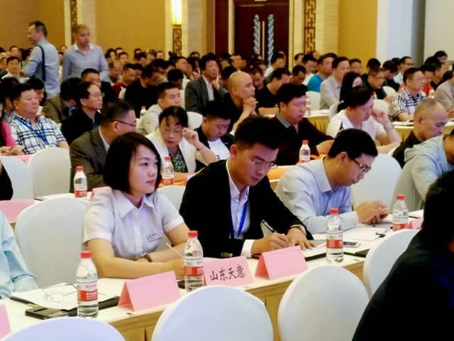 世界杯信誉买球机械热烈祝贺全国墙材革新工作委员会2017年会隆重召开