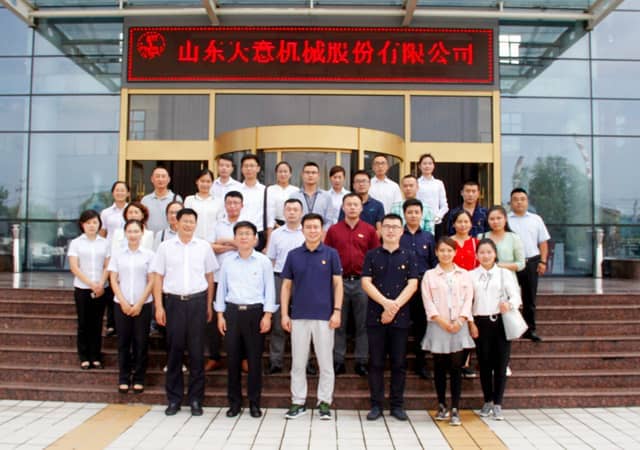 邹城青年企业家代表团莅临世界杯信誉买球机械参观调研