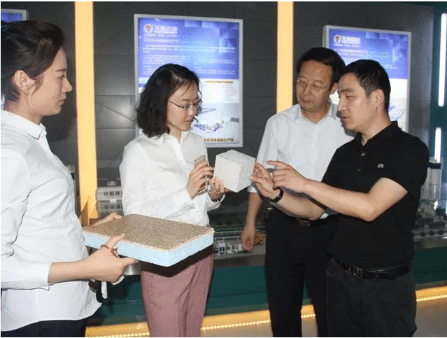 团省委副书记李梦遥莅临世界杯信誉买球机械参观调研